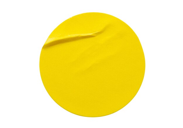 Zdjęcie Żółta okrągła etykieta papieru etykietowego izolowana na białym tle