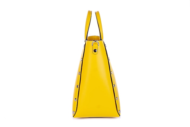 Zdjęcie Żółta skórzana damska górna rączka mini torba na białym tle widok z przodu pani torba na zakupy damska górna rączka torba na zakupy z kłódką