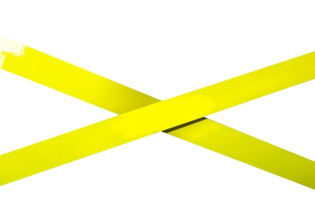 Zdjęcie Żółta taśma klejąca jest podklejona krzyżem. strefa ograniczona, zakaz.