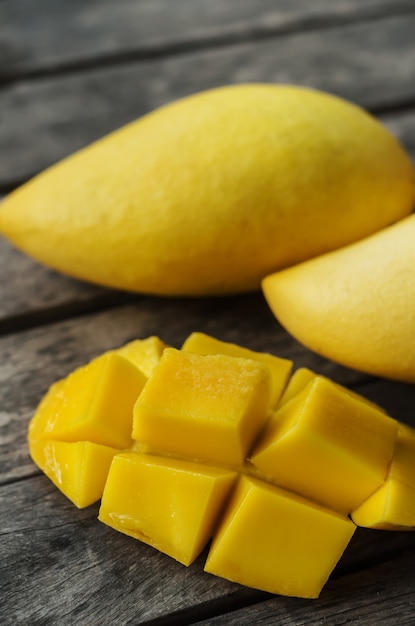 Żółte mango