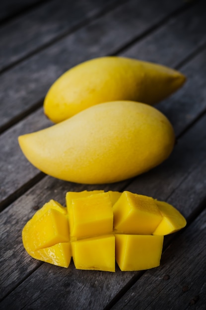 Żółte mango