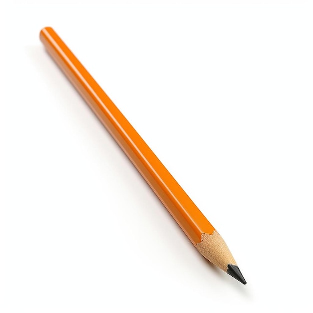 żółty ołówek z czarnym końcem na białym tle.
