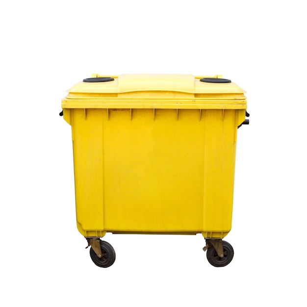 Żółty pojemnik na odpady na białym tle na białym tle - koncepcja ekologii