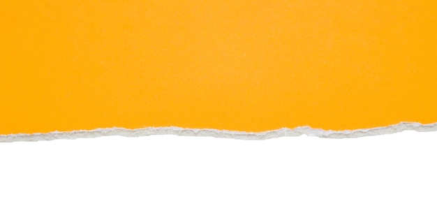 Żółty rozdarty papier z rozdartymi krawędziami paski izolowane na białym tle