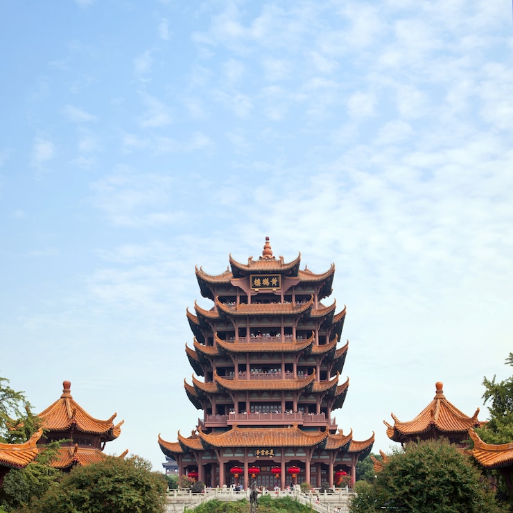 Zdjęcie żółty żuraw wierza wuhan chiny