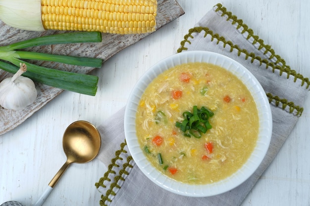 Zupa chińska z kukurydzą i kurczakiem - zdrowy styl jedzenia