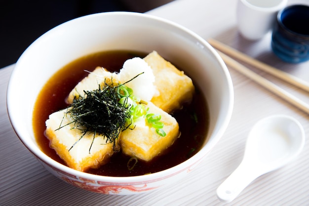 Zupa miso to japońska zupa przygotowywana z bulionu dashi i pasty miso, od której pochodzi jej nazwa.