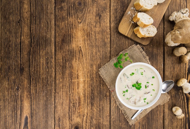 Zupa Porcini na drewniane tła