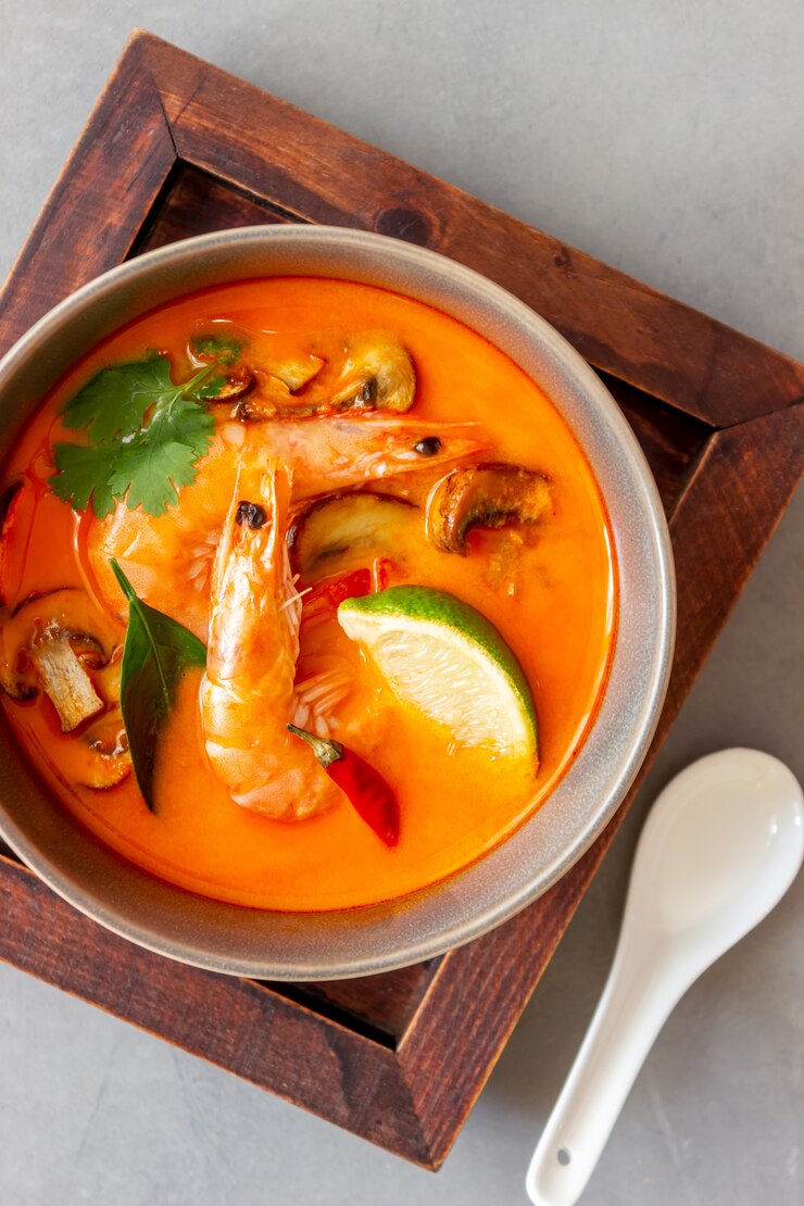 Zupa Tom Yum. Kuchnia tajska. Zdrowe odżywianie. Przepisy