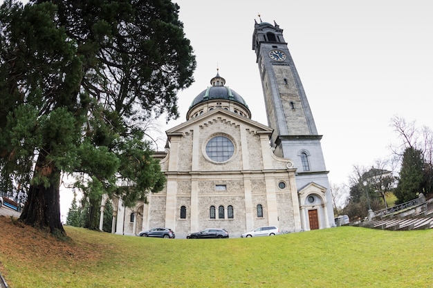 ZURYCH, SZWAJCARIA. Widok na kościół miejski