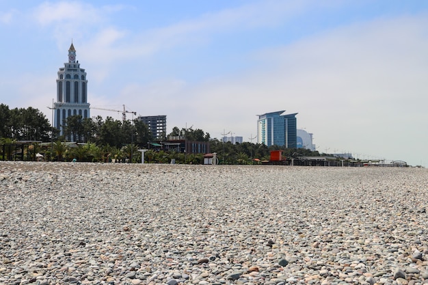 Żwirowa Plaża Nad Morzem Czarnym W Batumi W Gruzji