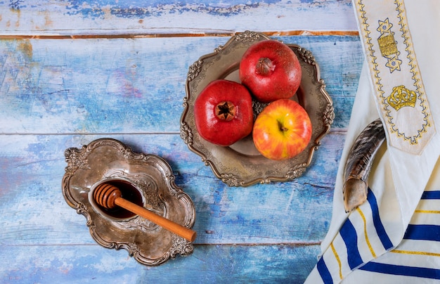 Zdjęcie Żydowskie święto rosz haszana miód i jabłka z granatem
