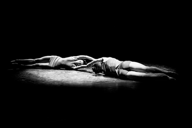 żywe i fascynujące emocje występów tancerzy baletowych z momentami z przedstawień baletowych