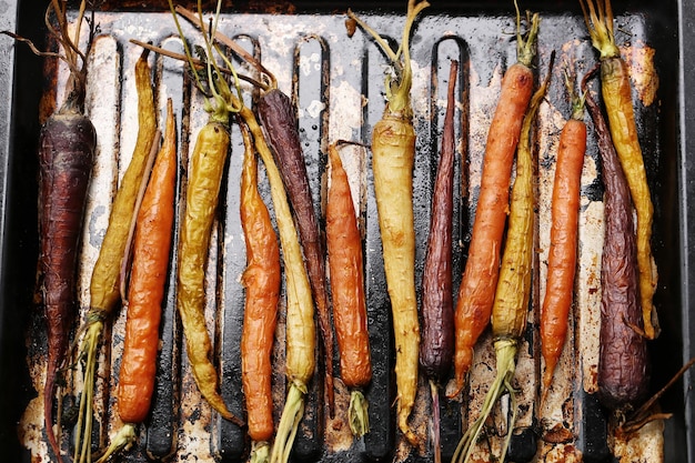 Zdjęcie Żywność warzywa pieczone marchewki na stole
