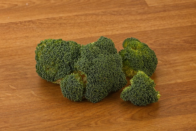 Żywność wegańska Surowa dojrzała zielona kapusta brokułowa