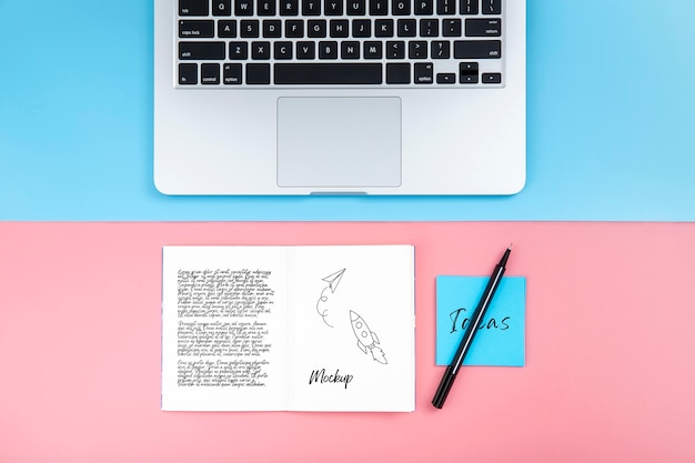 Flat lay of desk surface with laptop and sticky note