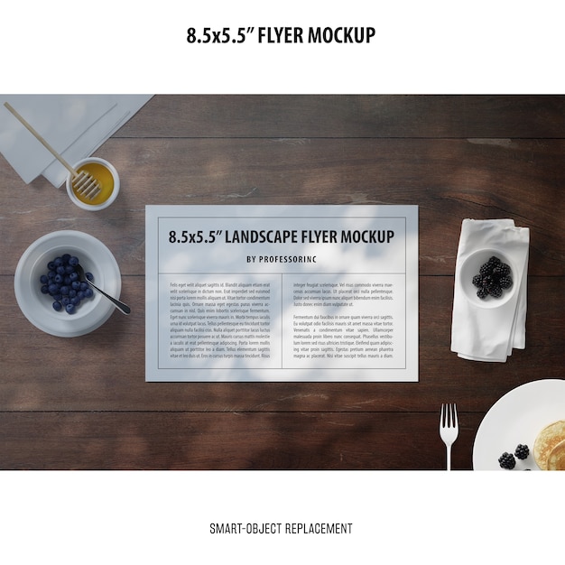 Gratis PSD 8.5x5.5 flyer mockup