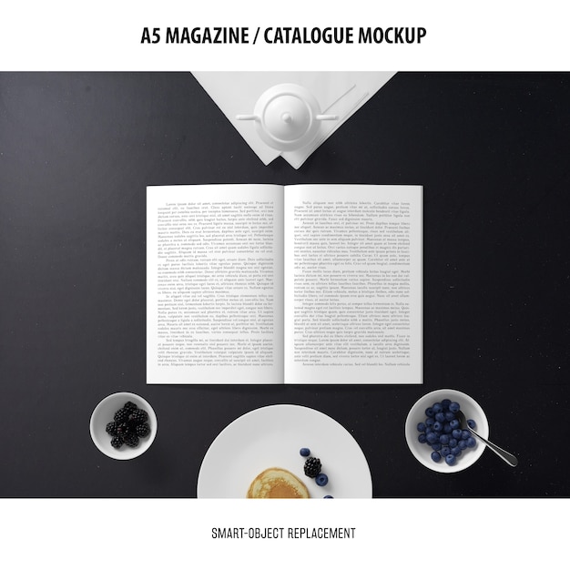 Gratis PSD a5 magazine catalog mockup