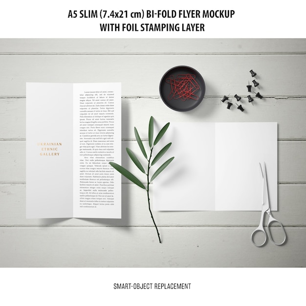 Gratis PSD a5 slim bi-fold flyer mockup