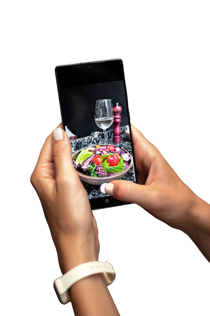 PSD gratuito amante de la comida tomando fotos de la comida.