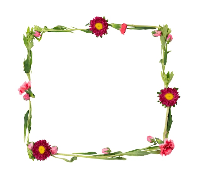 Arreglo floral aislado sobre fondo blanco.