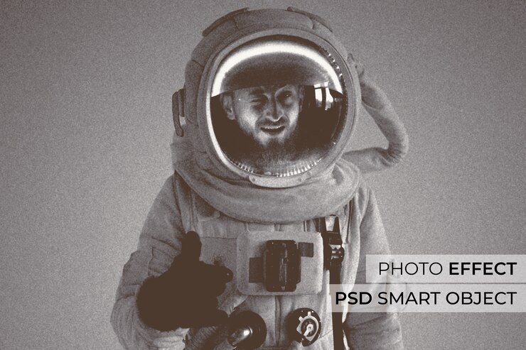 PSD gratuito astronauta sorridente vista frontale con costume