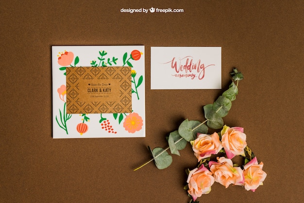 Bloemen briefpapier bruiloft mockup