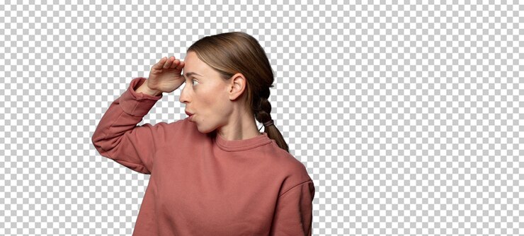 Gratis PSD blonde vrouw die verbijsterd en verbaasd lijkt met haar hand over haar voorhoofd die ver weg kijkt of zoekt