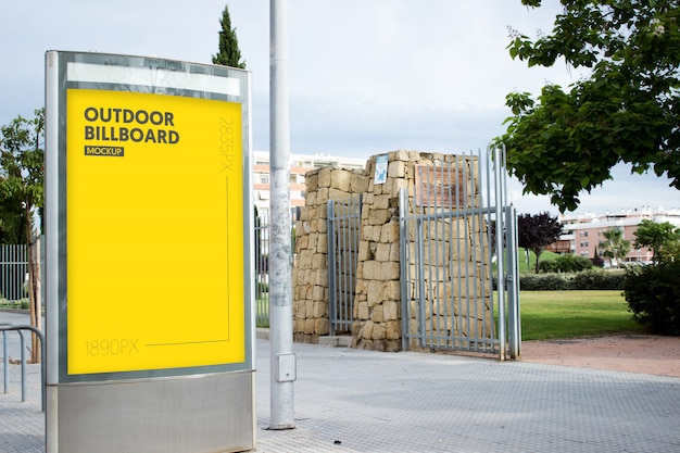 Buiten reclamebord in de stad