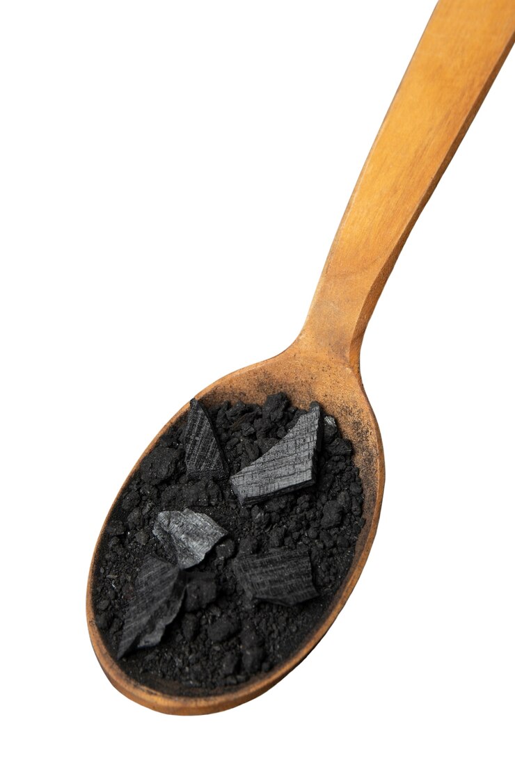 PSD gratuito carbón negro en una cuchara.