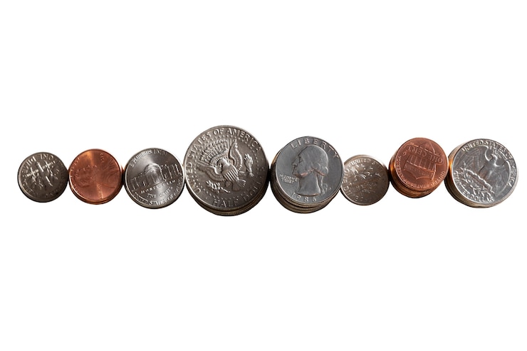 PSD gratuito cerrar sobre la pila de monedas aisladas