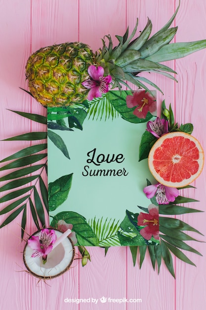 Composición de verano tropical con frutas y hojas