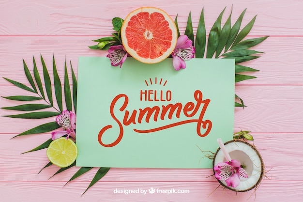 Composición de verano tropical con papel