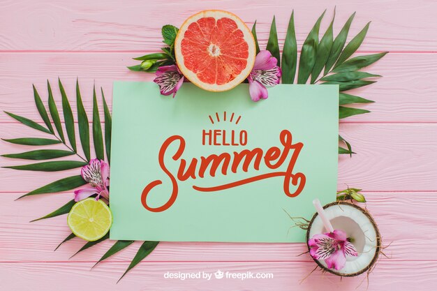 Composición de verano tropical con papel