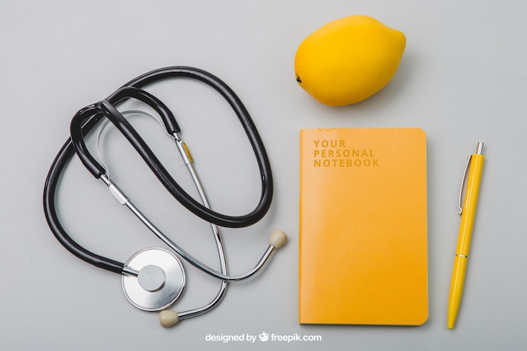 PSD Gratis composition with notebook, stethoscope and lemmon