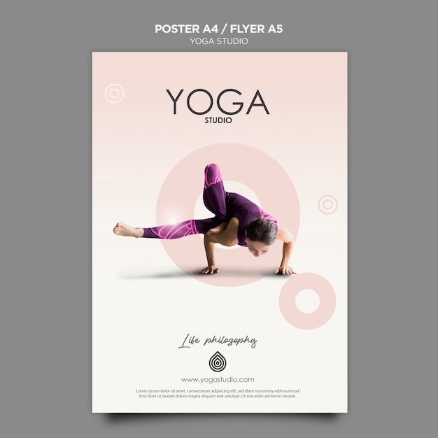 PSD gratuito concepto de plantilla de cartel de estudio de yoga