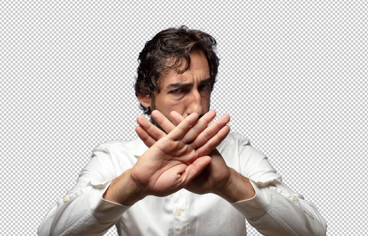 PSD gratuito cubriendo la cara con la mano y poniendo la otra mano delante para detener la cámara rehusando fotos o imágenes