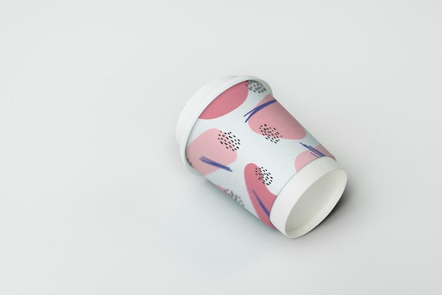 Design di mockup di tazza di caffè da asporto