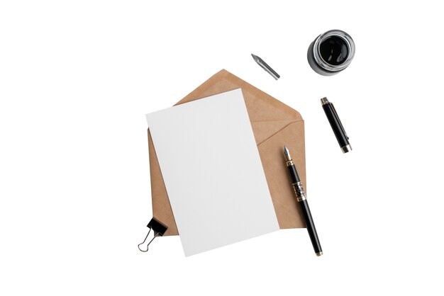 Disposizione delle forniture per scrivania con vista dall'alto