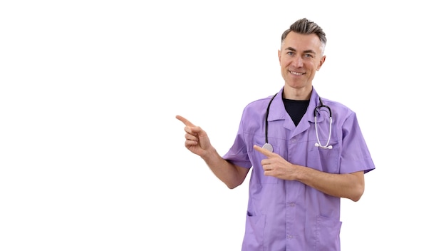 Doctor preparándose para un chequeo médico de rutina