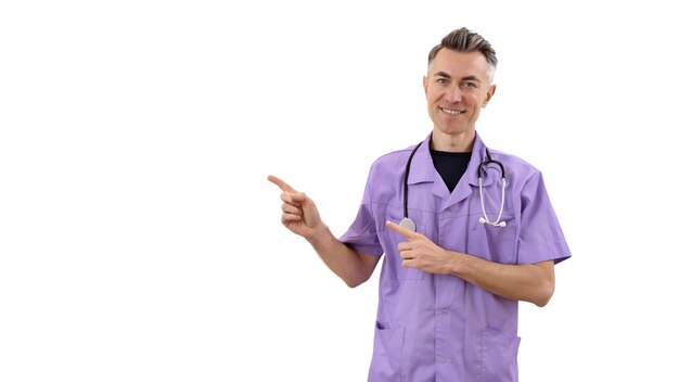 Doctor preparándose para un chequeo médico de rutina