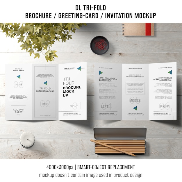 Gratis PSD driebladige brochure of uitnodiging mockup stilleven concept
