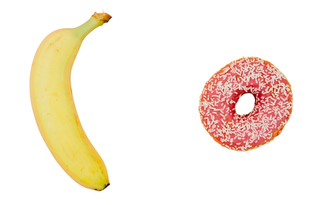 Flat lay alimentos saludables vs no saludables