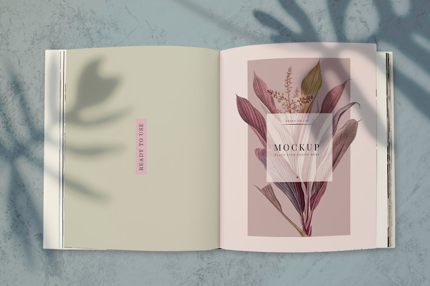 Floral tijdschrift mockup met lege ruimte