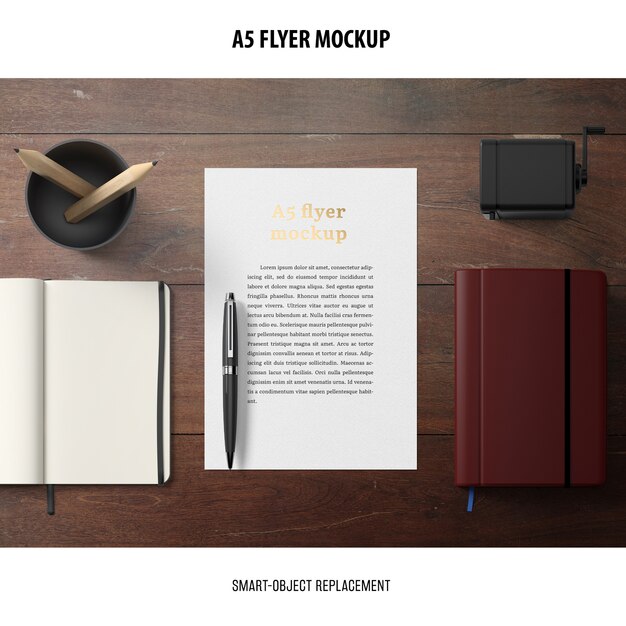 Flyer Mockup in un desktop