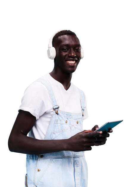 Front view jonge man poseert in de studio