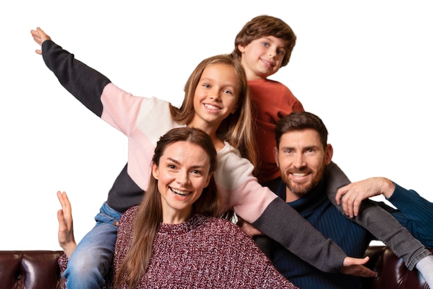 Gelukkige familie die kerst samen doorbrengt