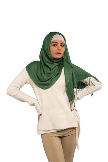 Giovane donna con l'hijab isolata