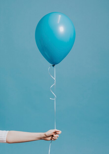 Globo de helio en una cuerda