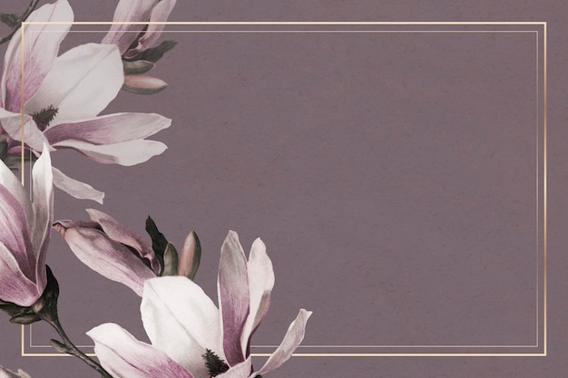 Gouden frame psd met magnoliarand op paarse achtergrond
